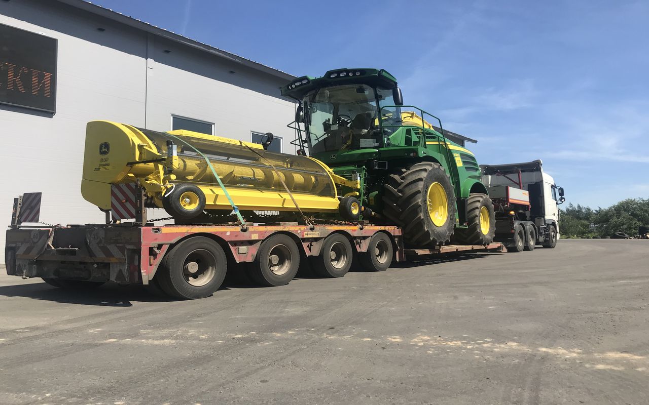 Перевозка сельскохозяйственной техники тралом