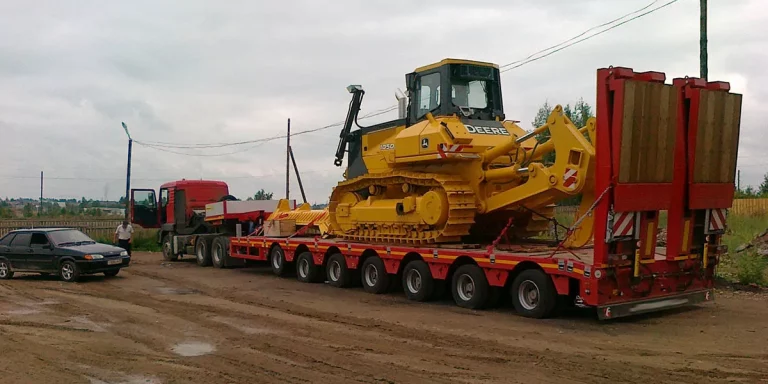 Перевозка бульдозера на трале